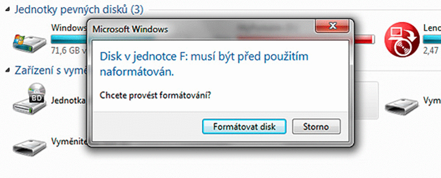 Disk v jednotce musí být před použitím naformátován